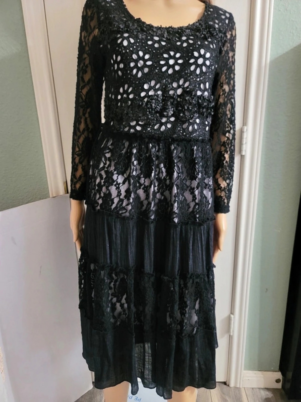 Black Floral Lace Midi Dress Long Sleeve Tiered Skirt Like New Sz Medium